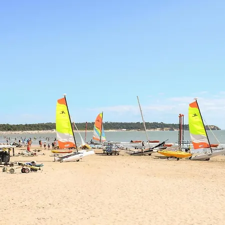 Amazing In Saint-georges-de-didon Hébergement de vacances