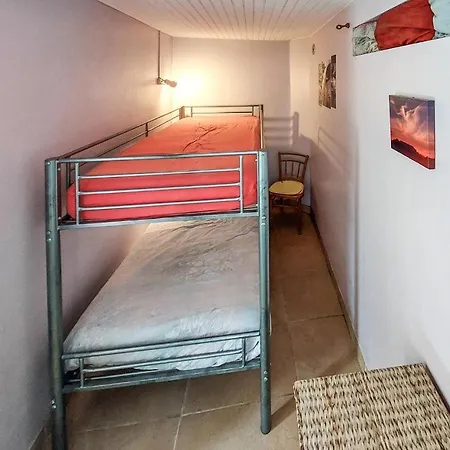 Vakantiehuis 1 Bedroom Gorgeous In Saint-georges-de-didon Saint-Georges-de-Didonne
